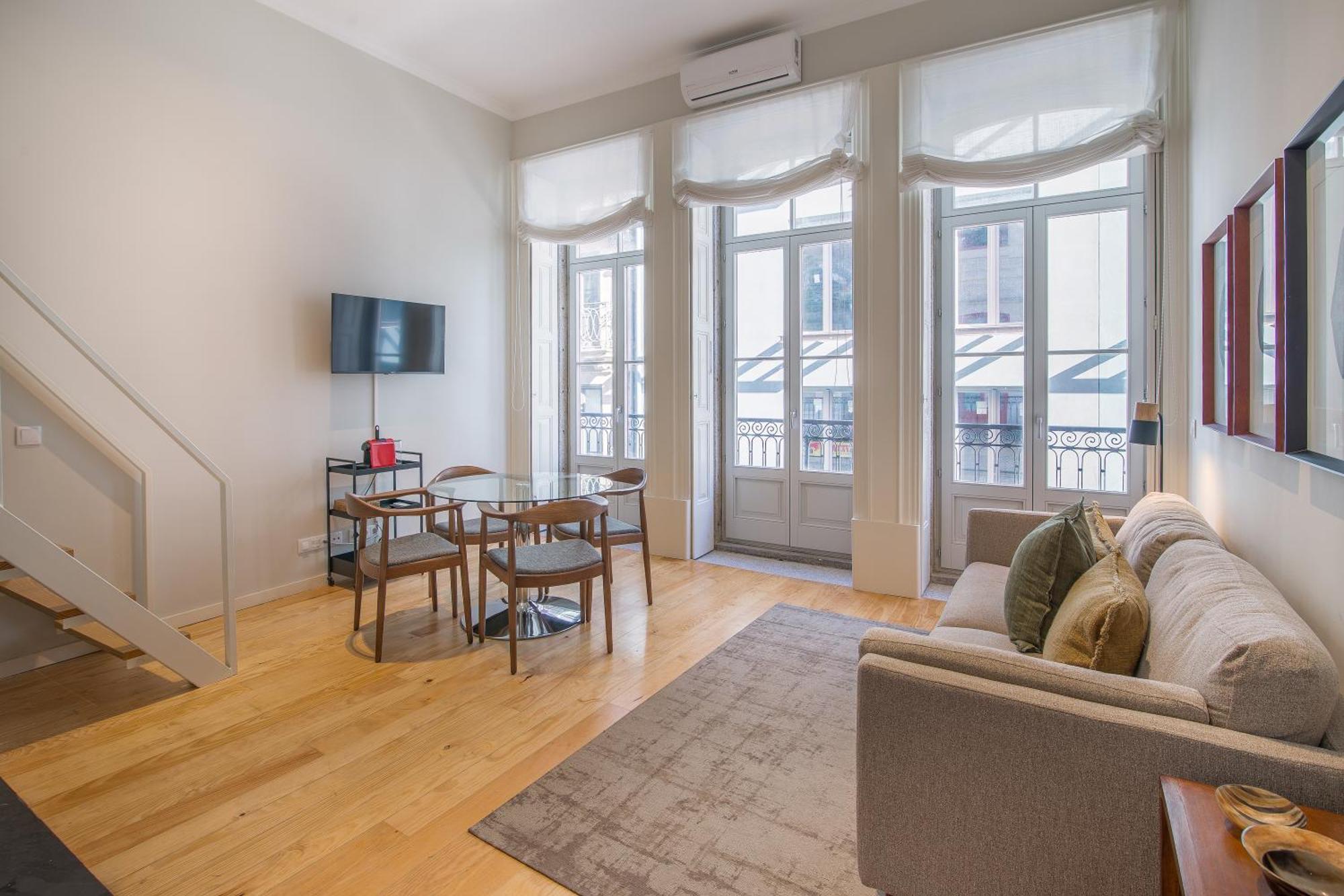 Apartament Almada 151 *